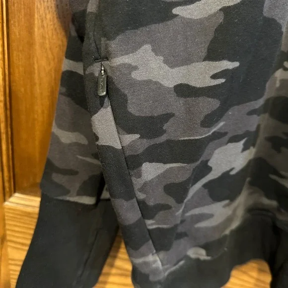 ATHLETA Camo Sweatshirt Pullover Crewneck Long‎ Sleeve Activewear Women - Picture 2 of 7